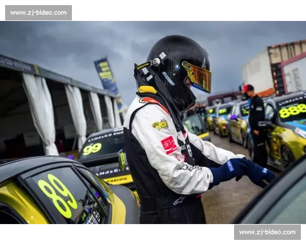 极速争锋：F1车手巅峰对决与赛道荣耀全记录